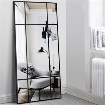 Spegel med svart ram av järn stl. 170x80 cm